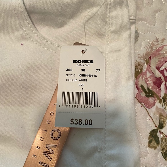 Junior white shorts size 1 NWT - Picture 2 of 5